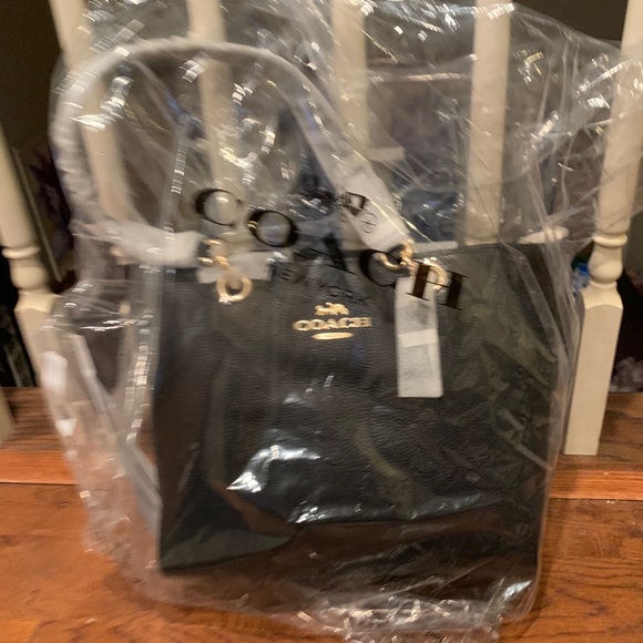 NWT Coach Jes Tote - Picture 6 of 15